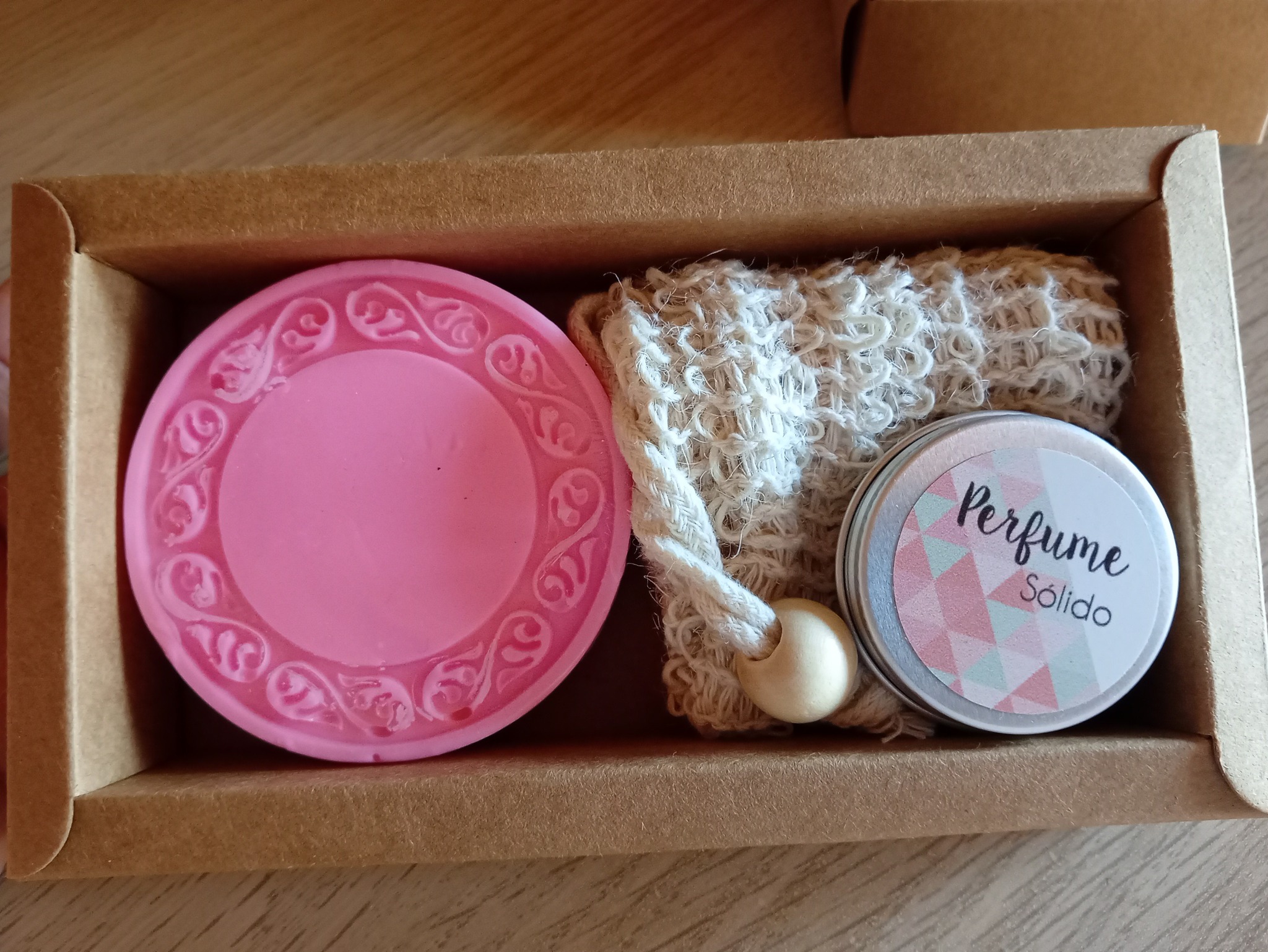 Arranjos de Malha e Peças Feitas à Mão